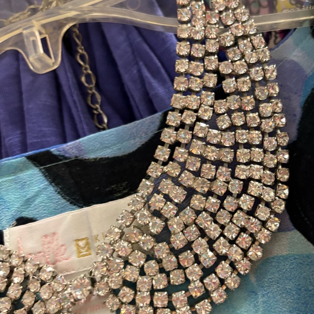 Silver Crystal Collar Necklace with Vintage Design - Picture 9 of 9